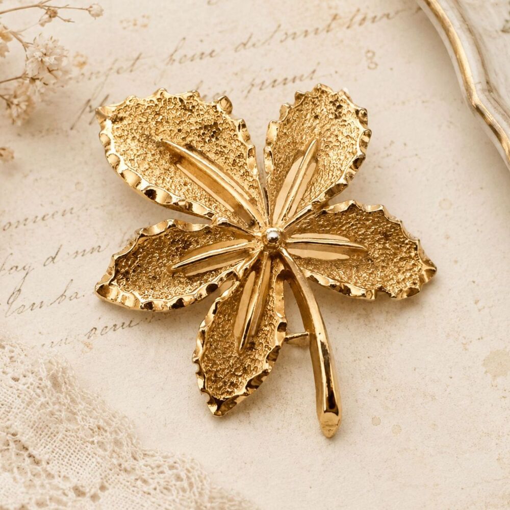 Vintage Sarah Coventry Textured Gold Tone Mid Century Leaf Brooch
